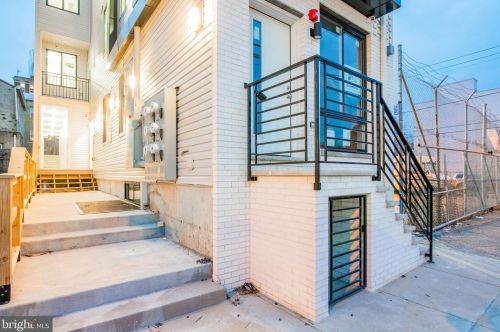 1230 Marshall St, Philadelphia PA  19122-4313 exterior
