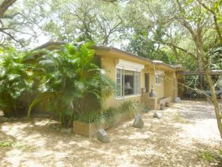 650 161st St, Miami, FL 33162-3662