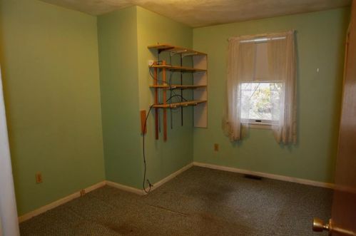 28 Manor Dr, South Kingstown RI  02882-5412 exterior