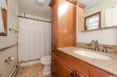 50 Totten Pl, Babylon NY  11702-2810 exterior