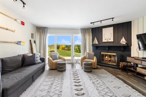 82 Red Chimney Rd, Lake Geneva, WI 53147