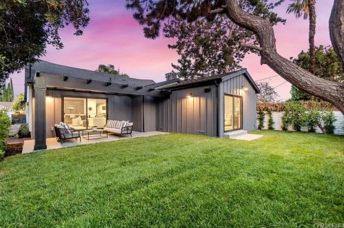 5465 Saloma Ave, Van Nuys CA  91411-3643 exterior