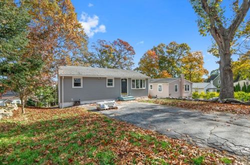41 Acorn Ct, United States Coast Guard Ac, CT 06320-3801
