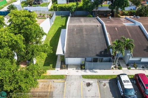 2327 37 Ave, Hollywood FL 33021-3626 exterior