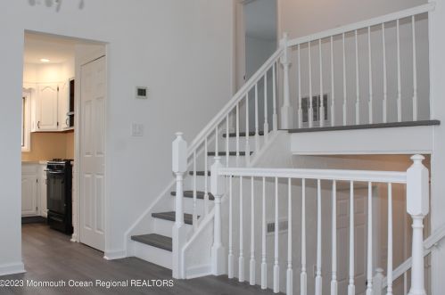 6 Hialeah Ave, Middletown NJ  07748-1049 exterior