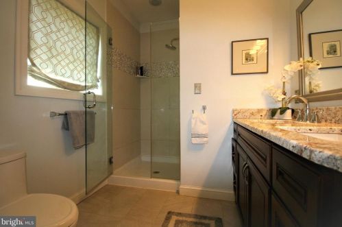 5 Middleton Dr, Trenton NJ exterior