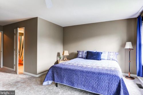 1046 Country Hill Dr, Harrisburg PA  17111-4655 exterior