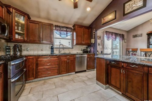 2530 Seminole Ave, Seaford, NY 11783-3440