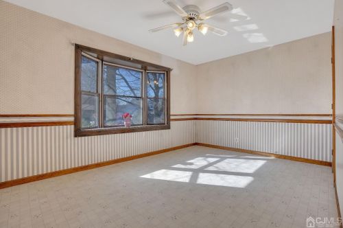 5 Ellwood Rd, East Brunswick NJ  08816-3001 exterior