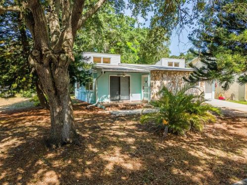 724 Virginia Ave, Tarpon Springs, FL 34689-2636