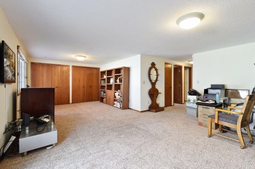 5759 Donegal Dr, Saint Paul MN 55126-3701 exterior