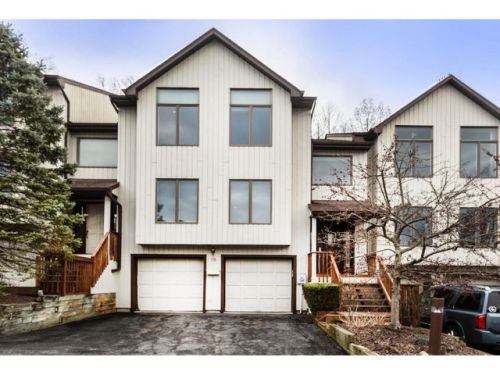 16 Fox Ct, Airmont, NY 10901-4181