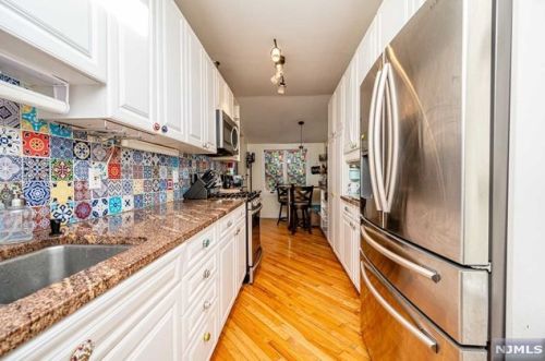 397 Pleasant Ave, N Milford NJ  07646-1222 exterior