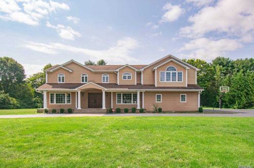 412 Wolf Hill Rd, Huntington Station, NY 11746-5636