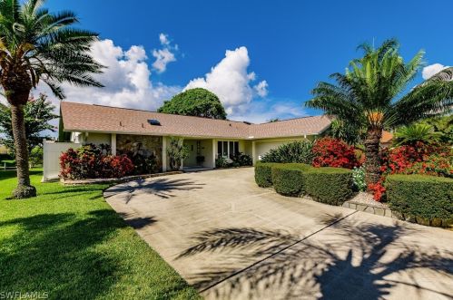 1512 54th Ter, Cape Coral, FL 33914-7494