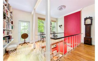 40 Bedford St, New York NY  10014-4413 exterior