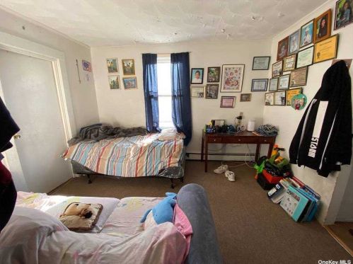 55 Railroad St, Huntington Station NY  11746-1230 exterior