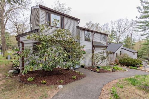 2 Boxwood Ct, Woodbury, CT 06798-3216