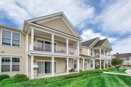 821 Center Meadow Ln, Danbury, CT 06810