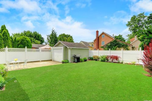 90 Mckee St, Floral Park NY  11001-1618 exterior