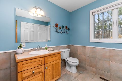 49 Sandy Ln, Dover NH  03820-5900 exterior