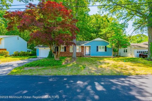 19 Greenhill Dr, Bricktown, NJ 08724-4323