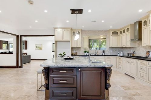 2340 Robinhood Pl, Orange CA  92867-1851 exterior