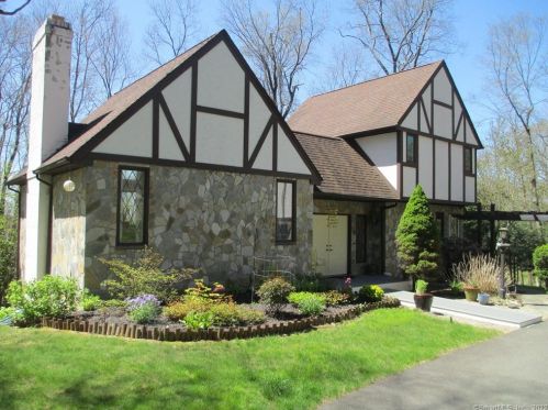 29 Tunxis Rd, Waterbury, CT 06716-2525