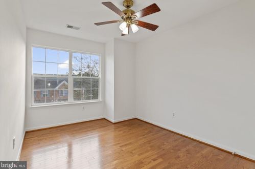 2485 Wheat Meadow Cir, Herndon VA  20171-3055 exterior