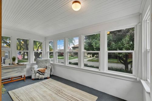 1055 Elmore St, Green Bay, WI 54303-3961