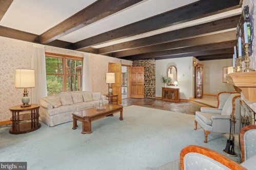 207 Thomas Ave, Riverton NJ 08077-1039 exterior