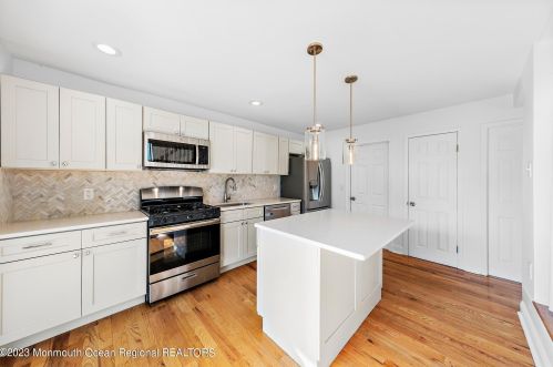 18 Cotswold Cir, Tinton Falls, NJ 07712-2644