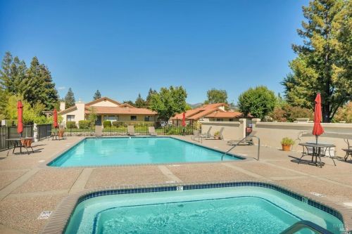 70 Fountain Grove Cir, Fairfield CA  94558-2485 exterior