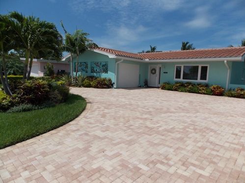 11365 7th St, Saint Petersburg, FL 33706-3037