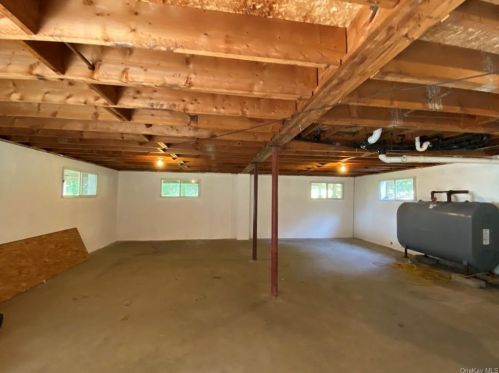 10 Kris Korner Dr, Marlborough NY  12542-5805 exterior