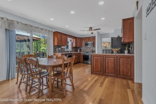 1013 Woodlane Rd, Jackson Twp NJ  08527-1555 exterior