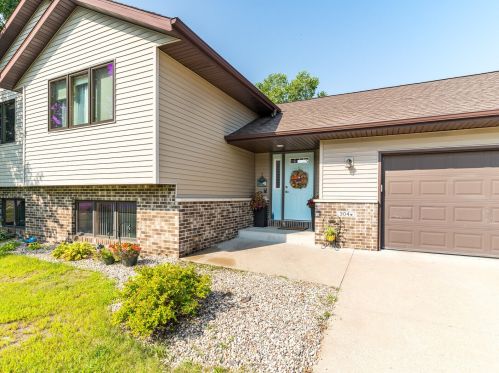 304 Cherry Ln, Holmen, WI 54636-7317