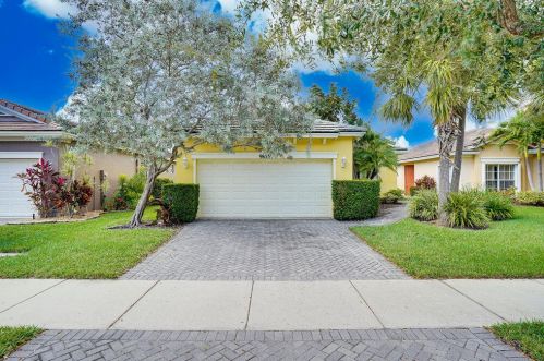 9833 Eastbrook Cir, Fort Pierce FL  34987-2431 exterior