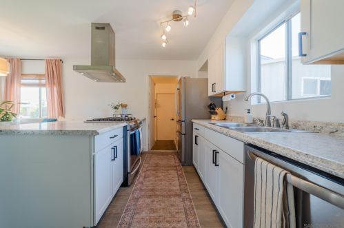 1122 Ivy St, Escondido CA  92026-3031 exterior