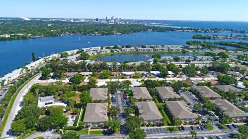 3854 Mariner Dr, Saint Petersburg, FL 33705-6447