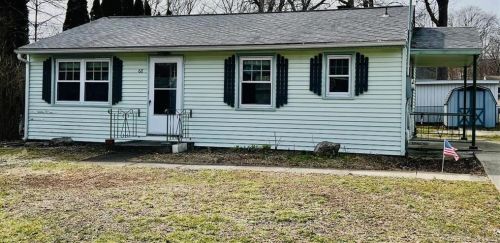 68 Oakwood Rd, Niantic, CT 06357-2025