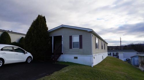 5370 Braddock Ln, Macungie, PA 18062-8652