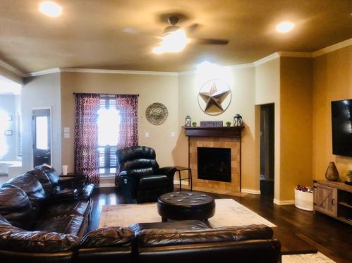 2003 Natchez Ct, Cleburne, TX 76033-5975