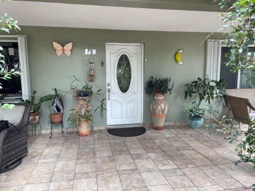 871 Hialeah Dr, Hialeah, FL 33010-5538
