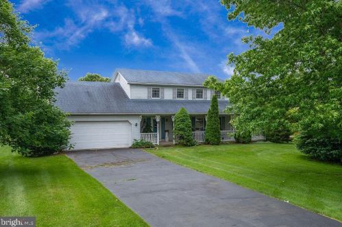 2506 Woodlark Cir, Gilbertsville, PA 19525-9770