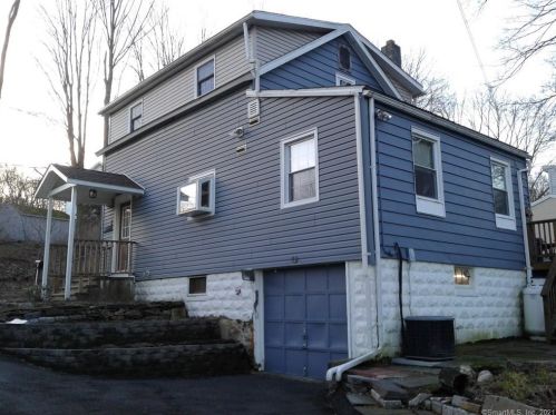 8 Taits Mill Rd, Bridgeport, CT 06611-3828