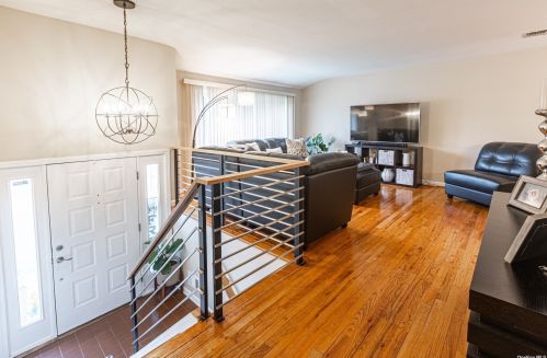178 Missouri Ave, Bayshore, NY 11706-4536