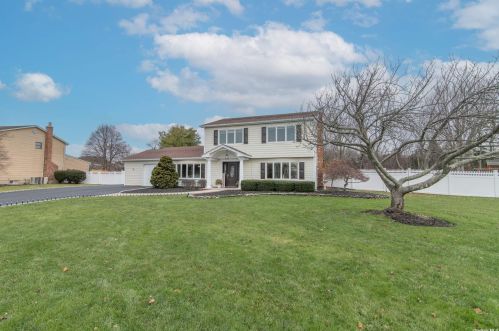 72 Oleeta Rd, Mount Sinai, NY 11766-2507
