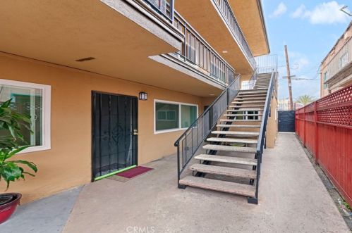 945 Locust Ave, Long Beach CA  90813-4352 exterior