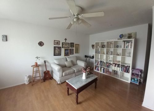 493 6th St, Gilroy, CA 95020-6231